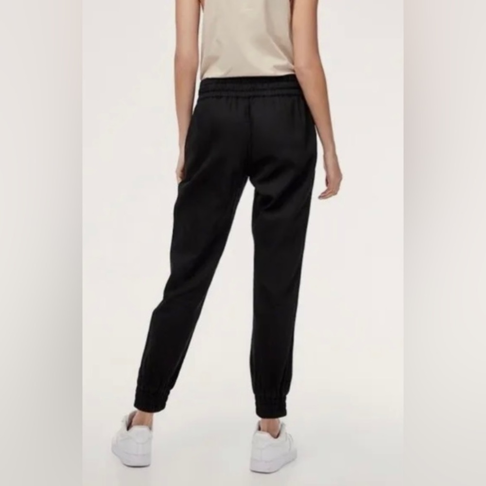 TNA Aritzia Black Zipper Pocket Jogger - Picture 2 of 6